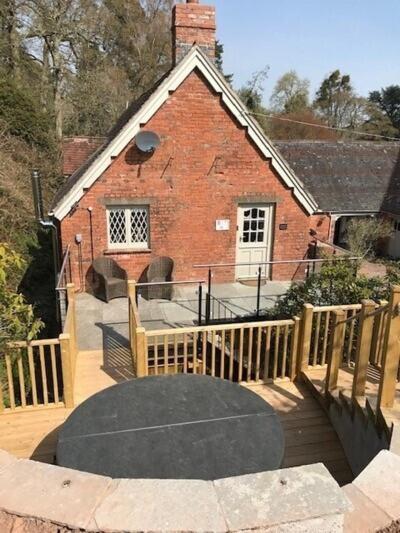 The Coach House Apartment At Cefn Tilla Court, Usk Exterior foto